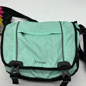 L.L. Bean Light Green Mint Nylon Lightweight Messenger Bag Crossbody TOT6249B